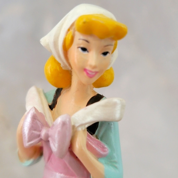 Department 56 Disney Oh, thank you so much, Cinderella Figurine 2006 - Picture 4 of 8